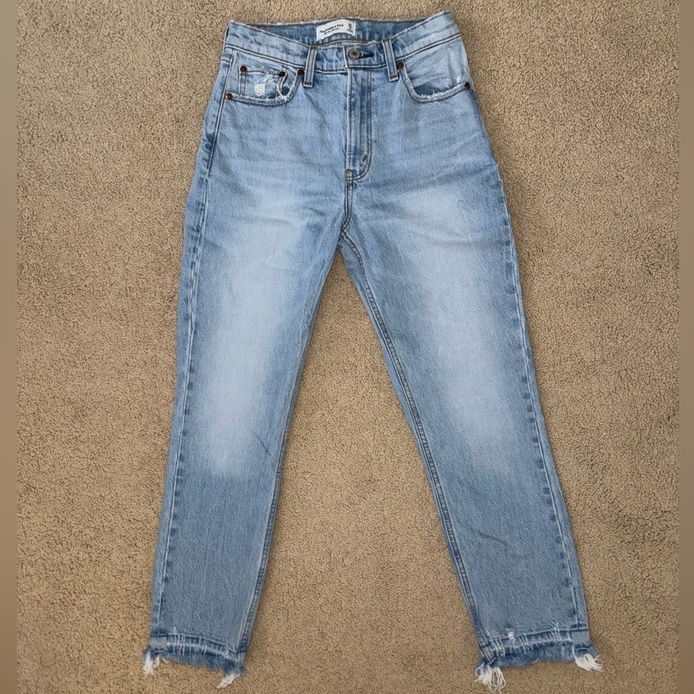 Abercrombie & Fitch High Rise Mom Jeans